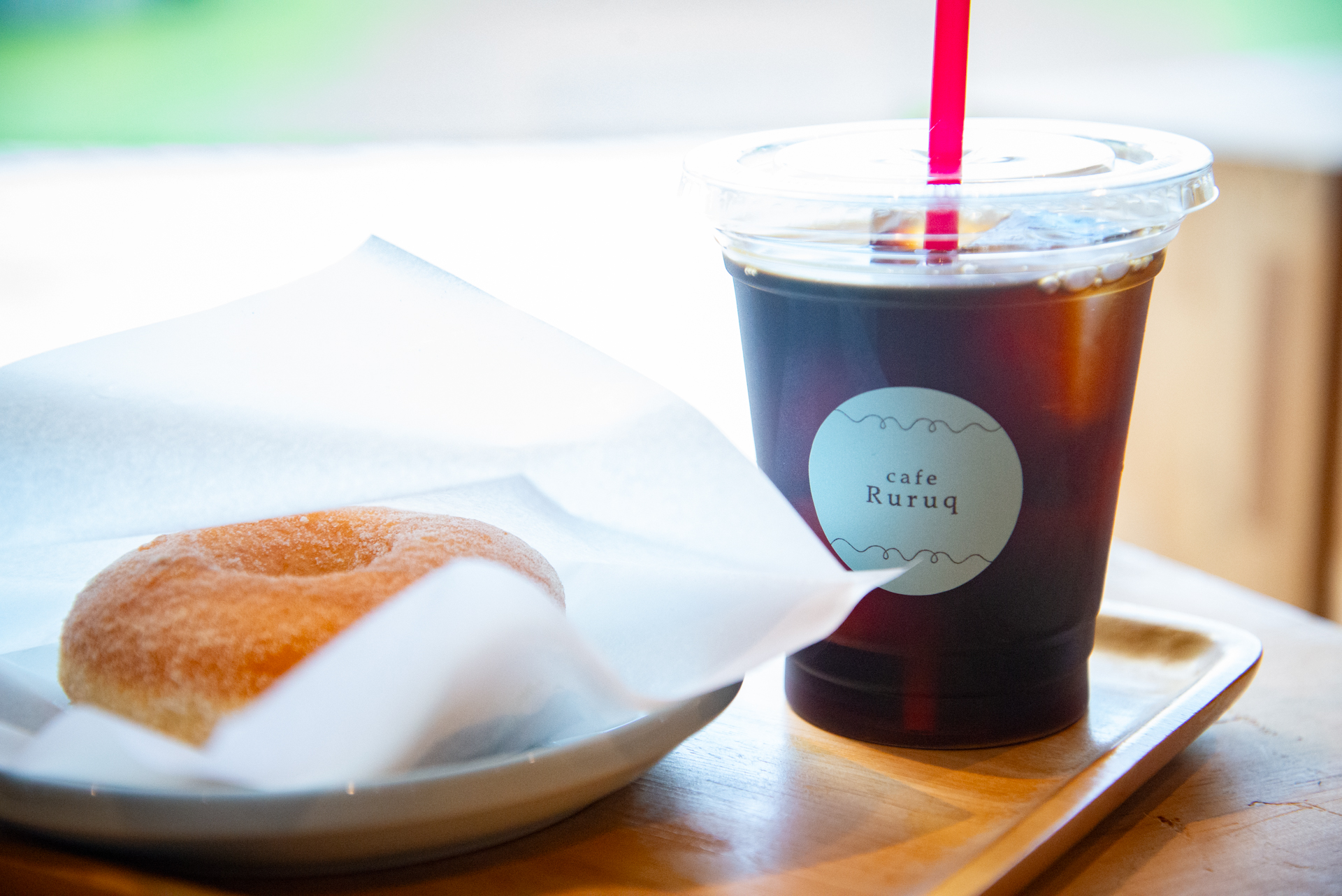 ドーナッツとドリンクの写真